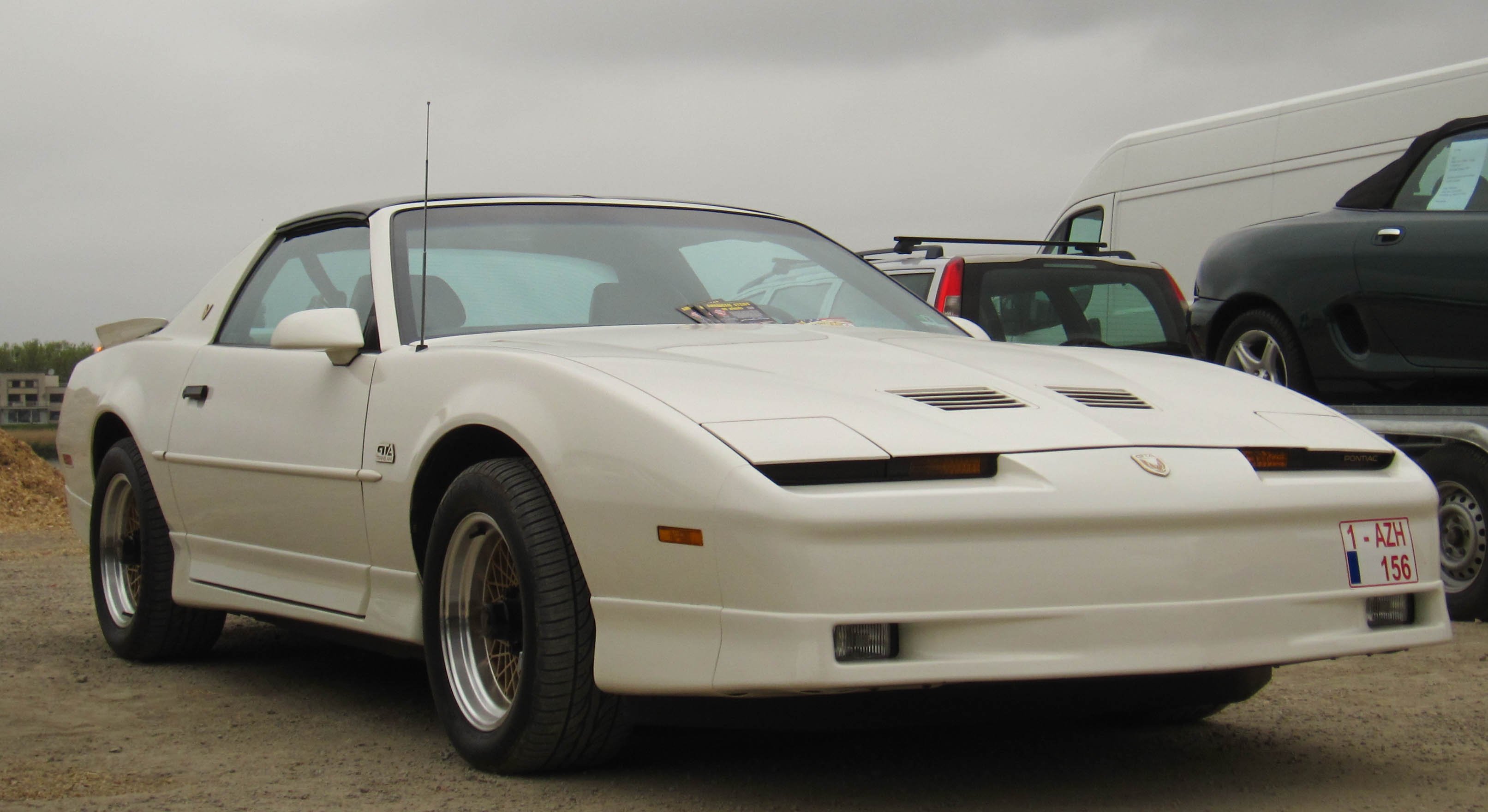 Best 1990 Cars: Complete Guide to Classic Models and Values [2025]
